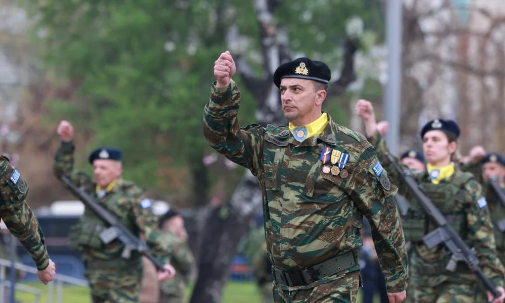 Το νέο μισθολόγιο στις Ένοπλες Δυνάμεις: Παραδείγματα με τους νέους μισθούς των στρατιωτικών